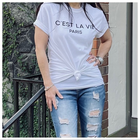 C’est la Vie Graphic Tee - Picture 3 of 10